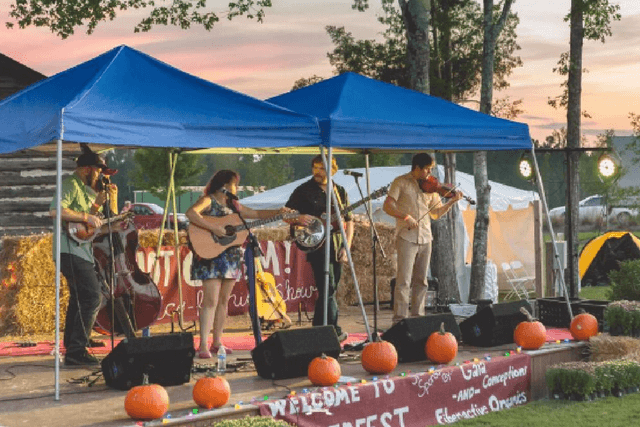 Outdoor fall concert