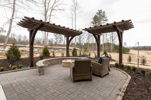 Outdoor patio with firepit