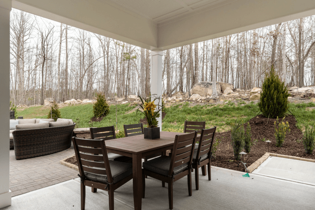 oudoor patio and dining area