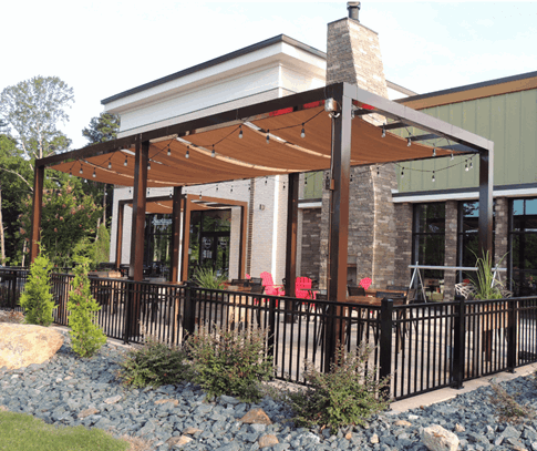 outdoor dining at The Veranda