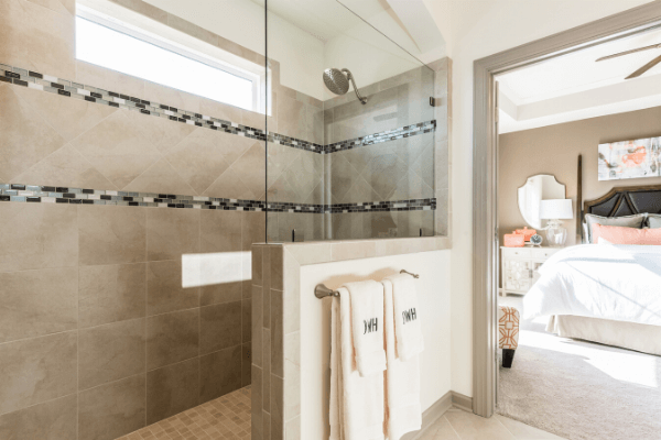 luxurious bath suite in model home